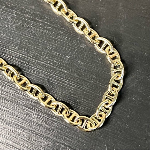 The Sis Kiss Skinny Herringbone Chain Necklace Gold main image 1